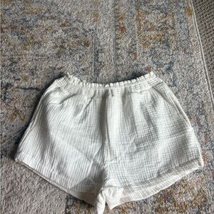 NWOT women’s Billabong White Cotton Gauze short